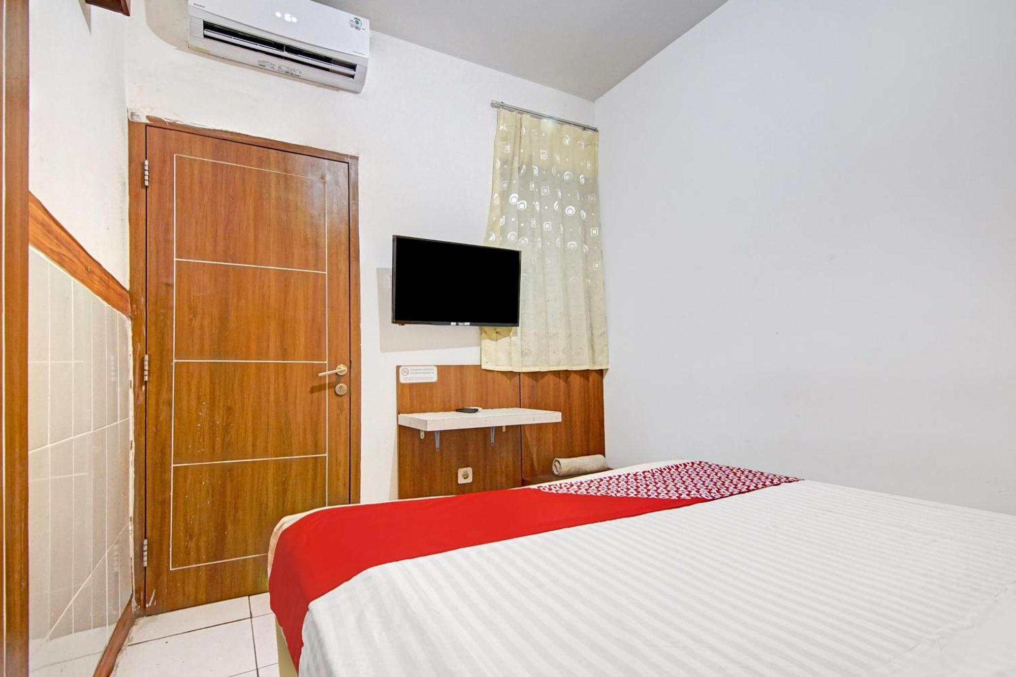 Super Oyo 90422 Mall Of Indonesia Hotel