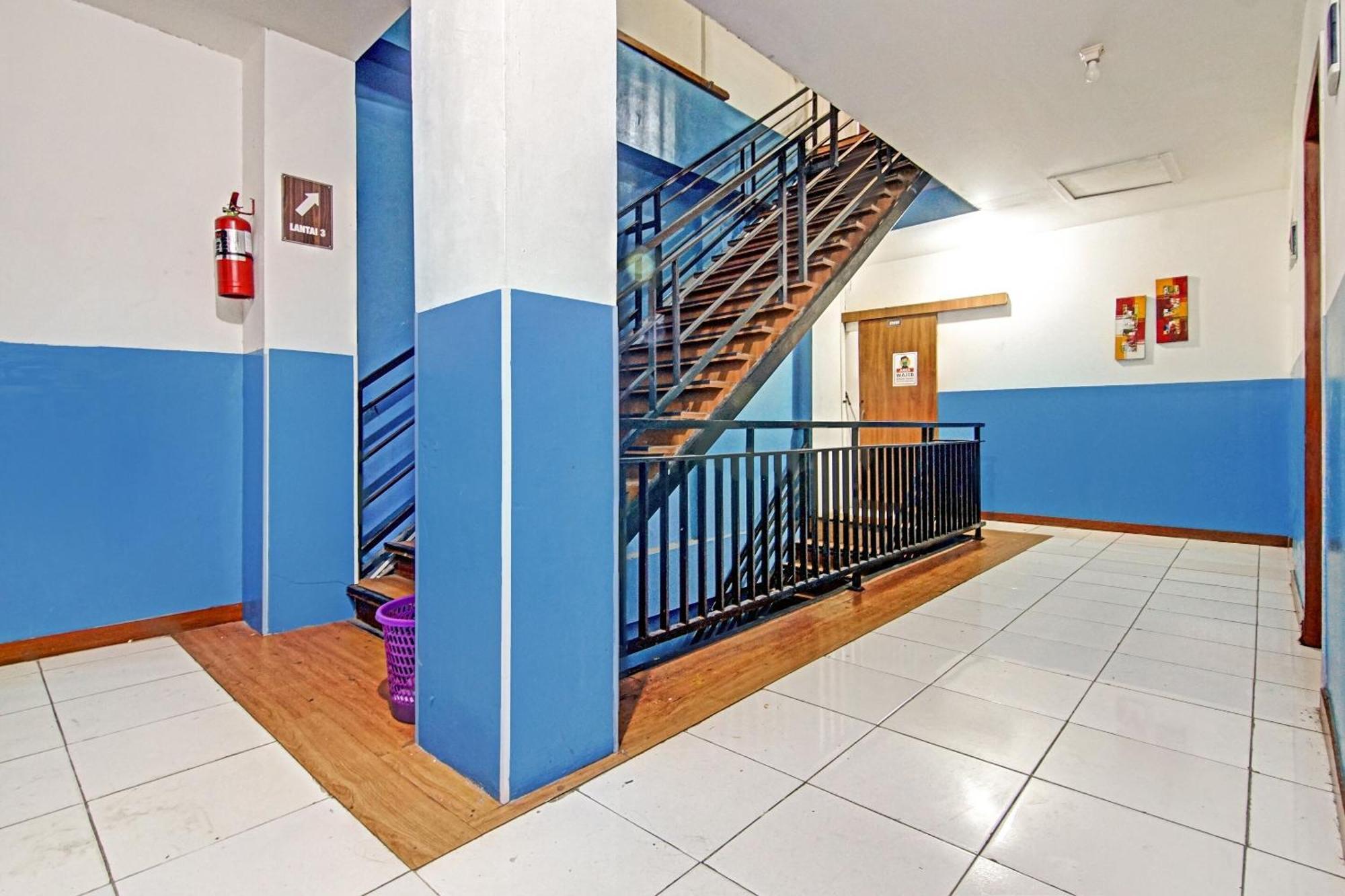 Hotel Oyo 90422 Mall Of Indonesia 2*