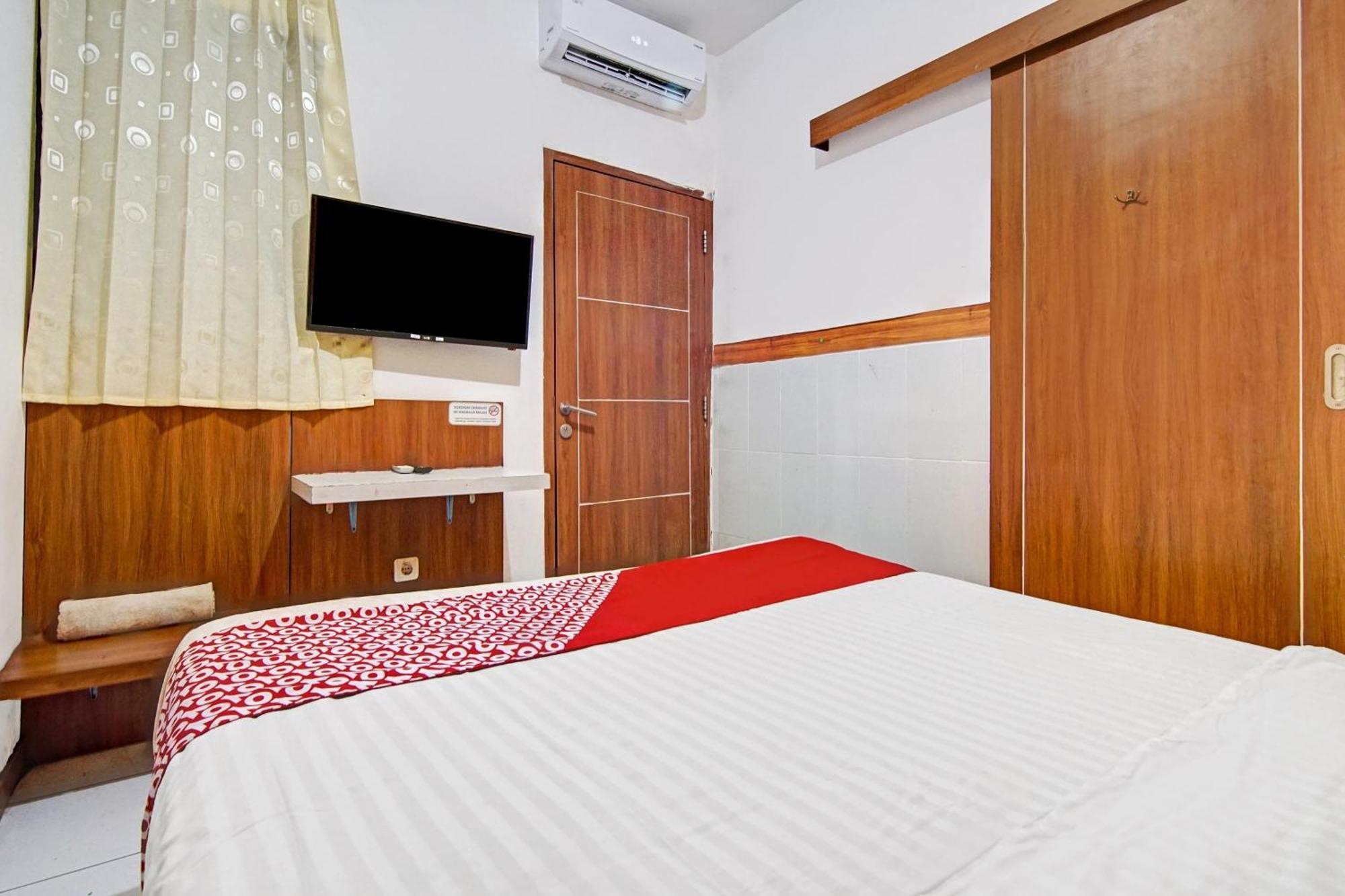 Hotel Oyo 90422 Mall Of Indonesia 2*