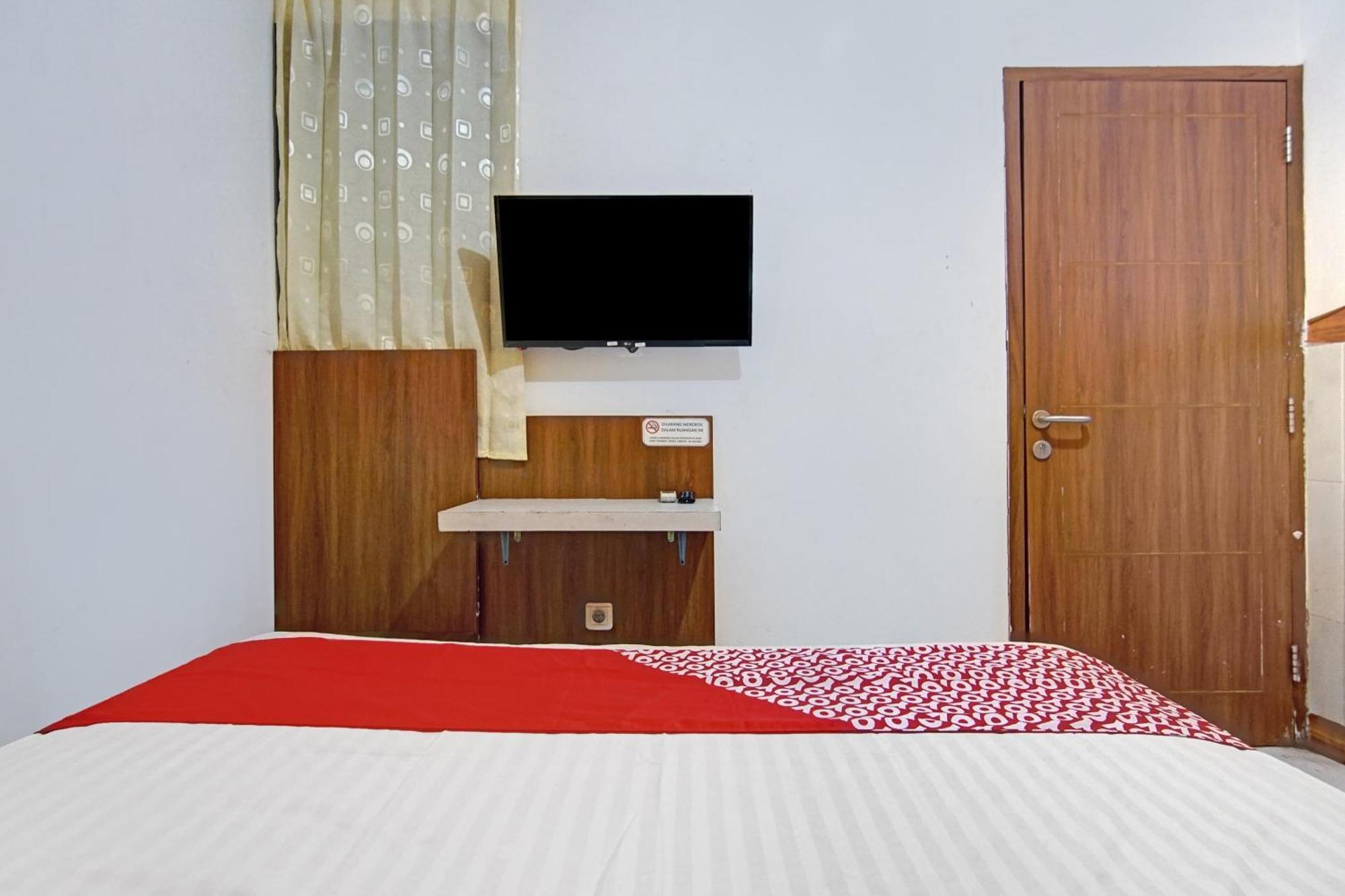 Super Oyo 90422 Mall Of Indonesia Hotel 2*