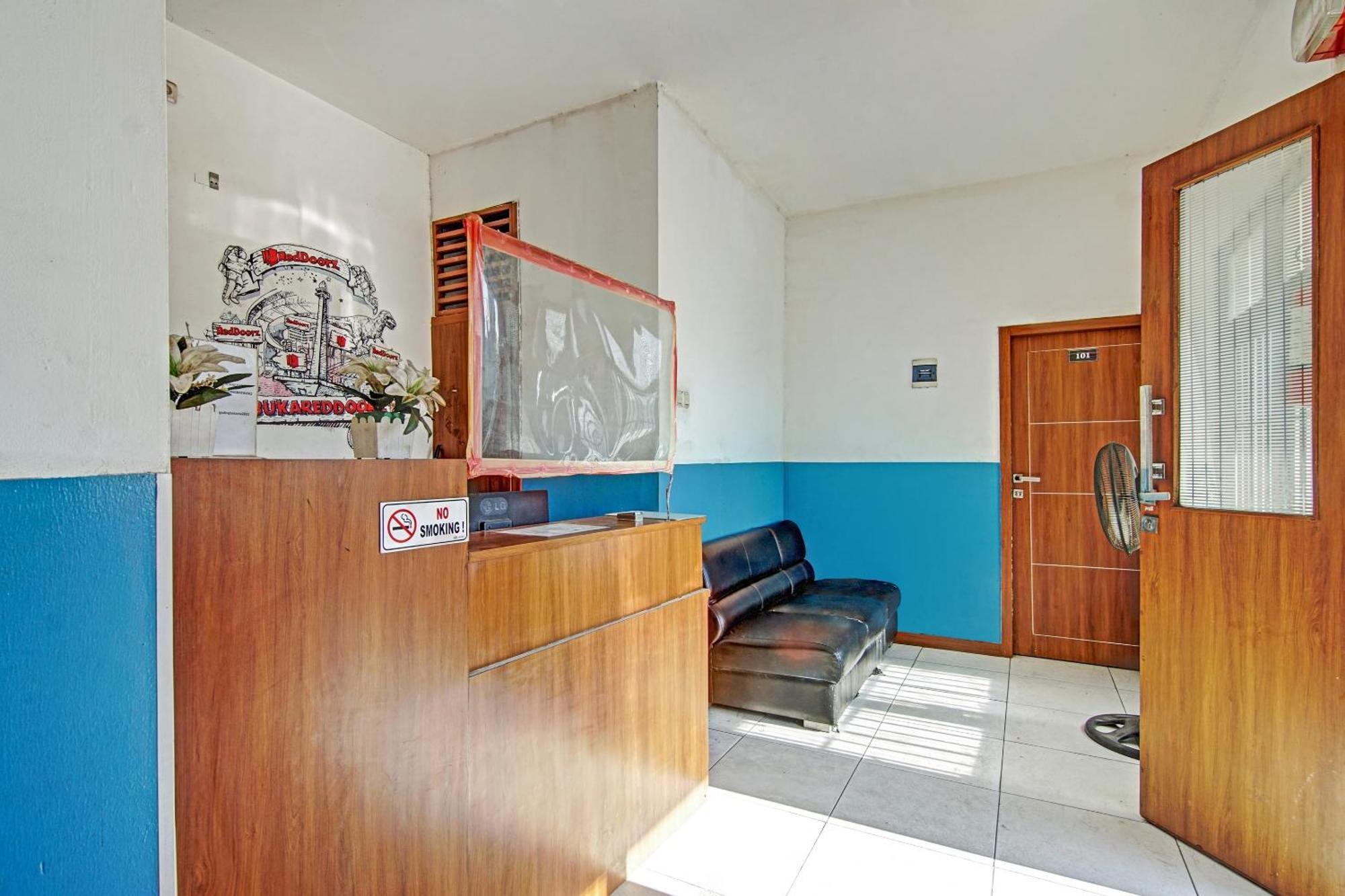 Hotel Super Oyo 90422 Mall Of Indonesia 2*